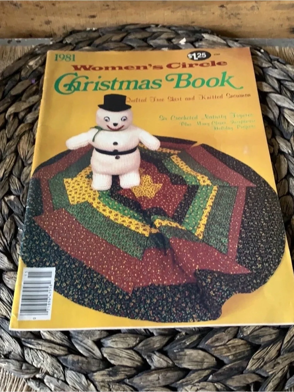Women's Circle Christmas Book Knitted Snowmen 1981